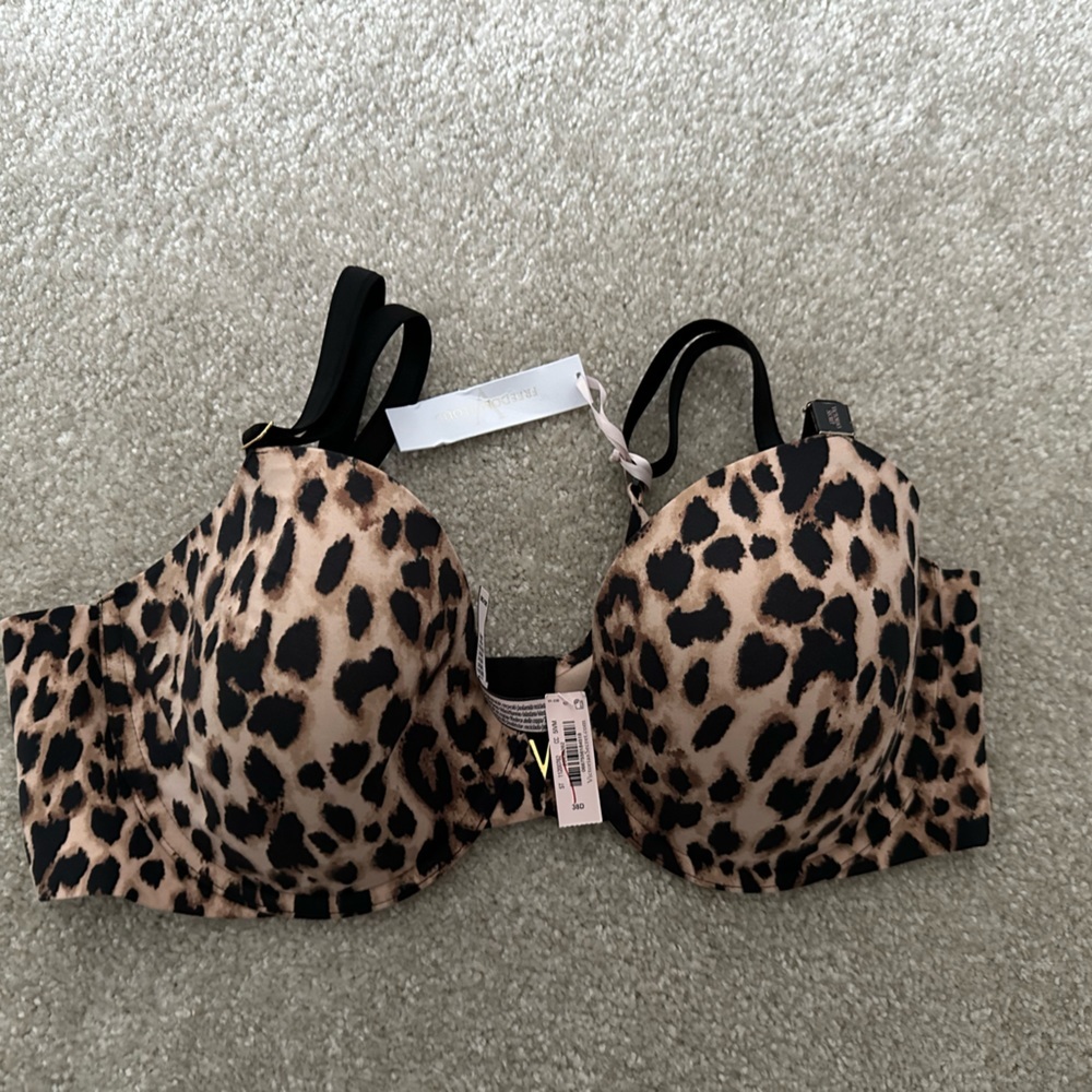 NWT Victoria Secret freedom cloud bra 38D